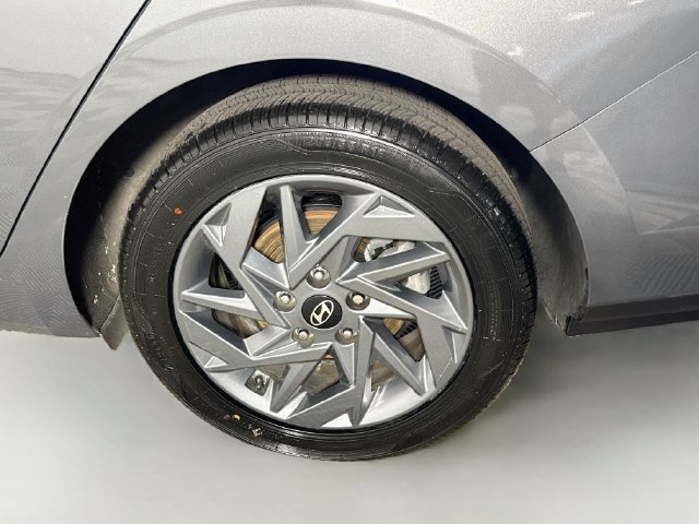 Used 2024 Hyundai Elantra SEL FWD image 36