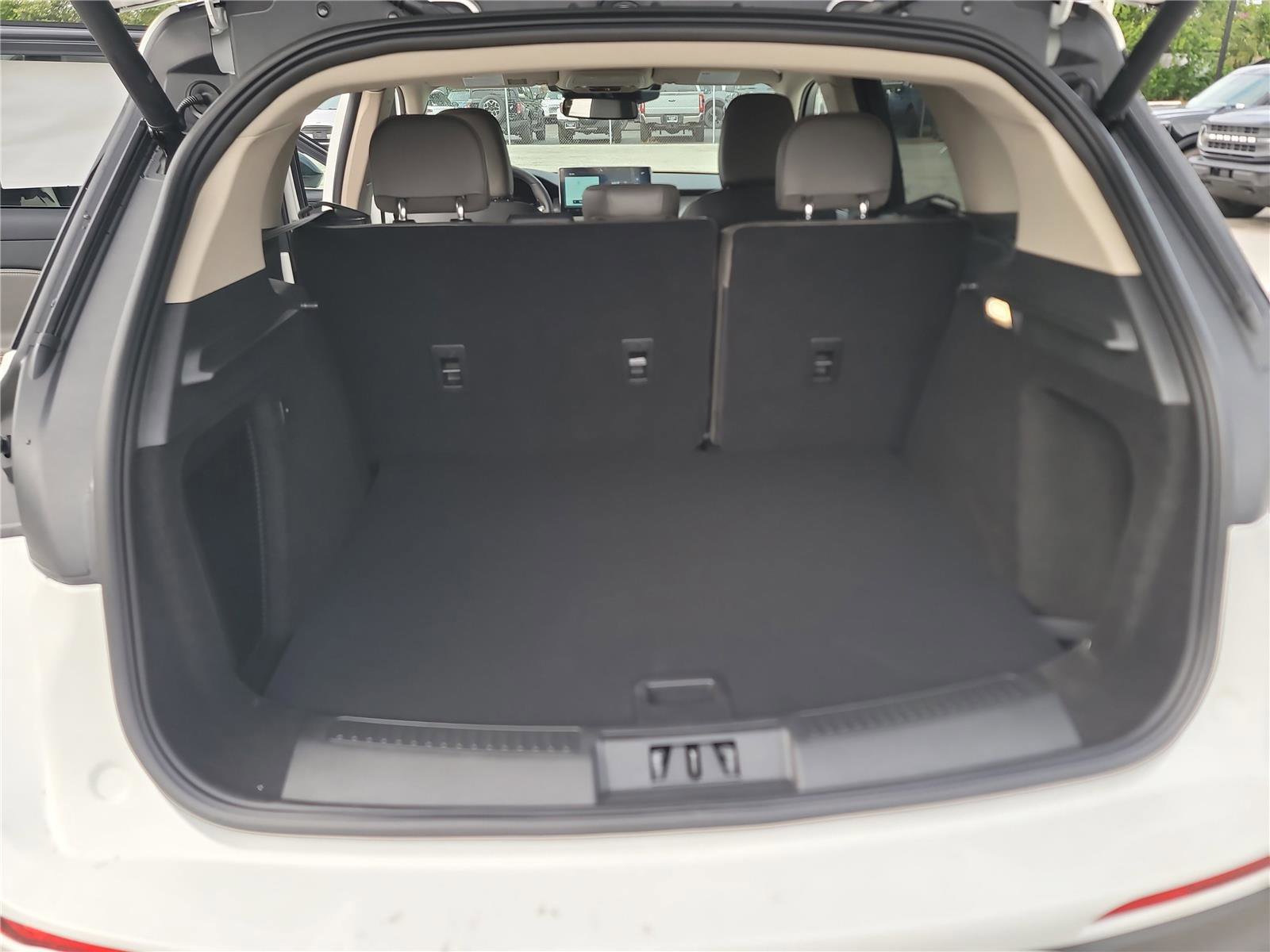 New 2026 Lincoln Corsair Premiere image 13