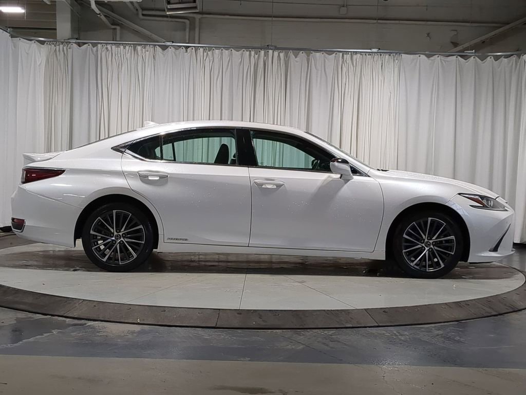 Used 2022 Lexus ES 300h w/ Premium Package image 15