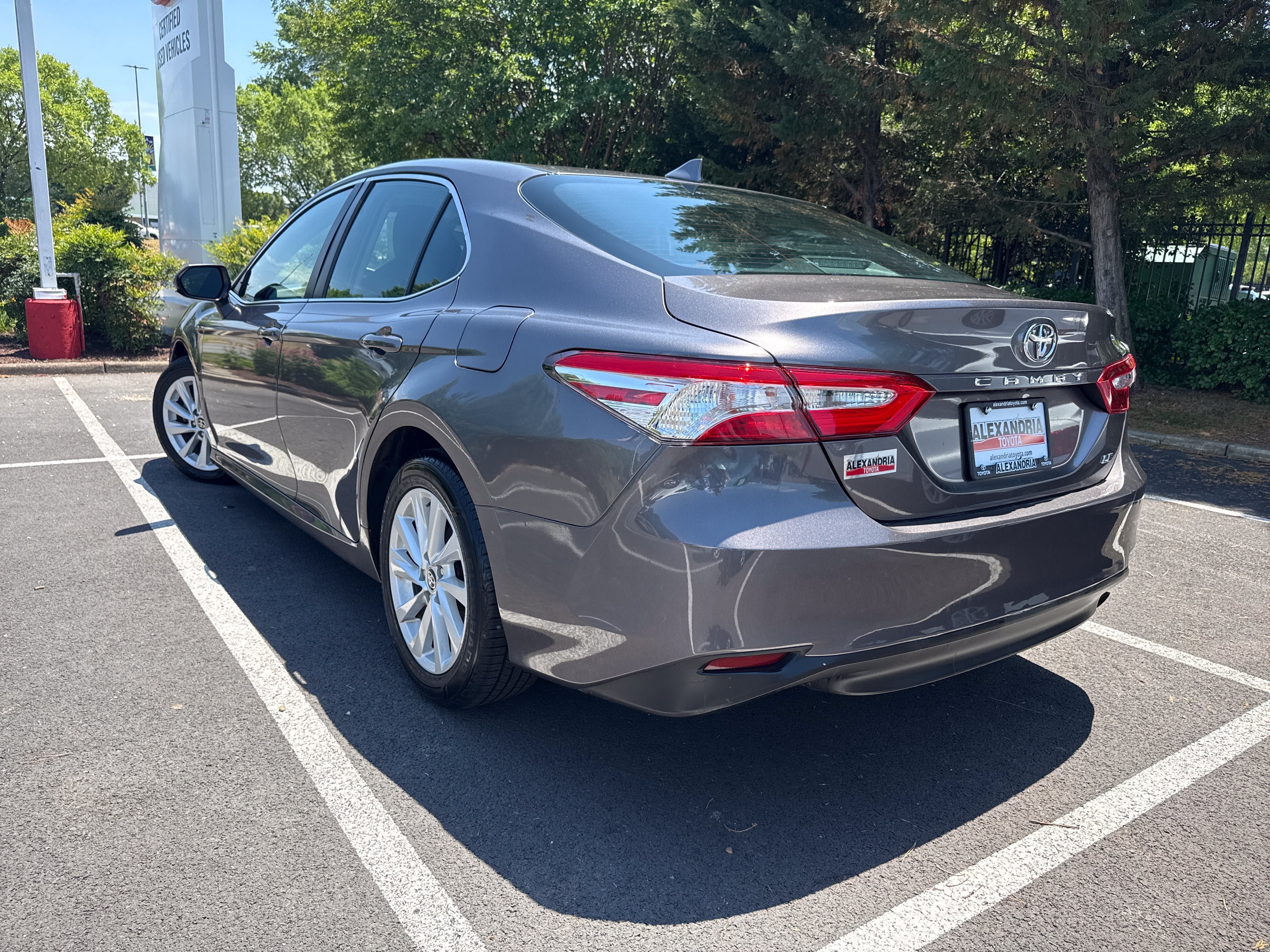Used 2021 Toyota Camry LE FWD image 5