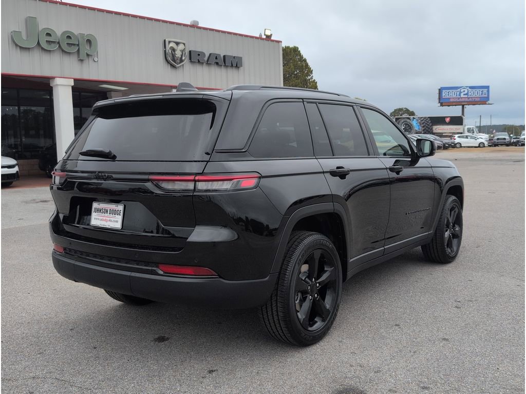 New 2025 Jeep Grand Cherokee Altitude image 5