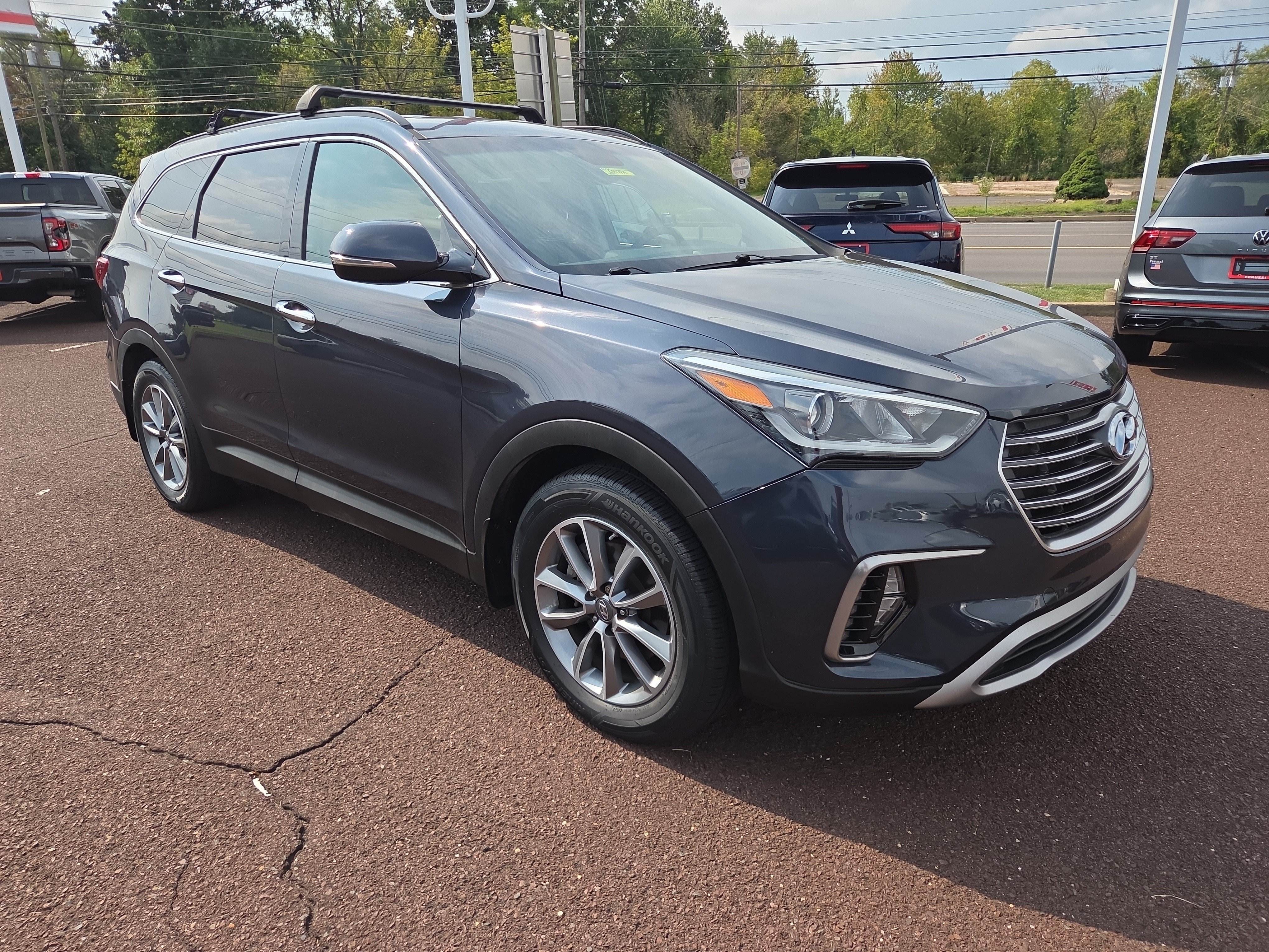 Used 2017 Hyundai Santa Fe SE w/ SE Premium Package 02