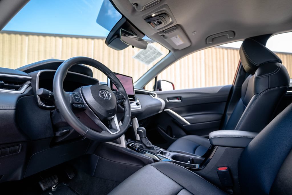 Used 2025 Toyota Corolla Cross XLE AWD/4WD image 4