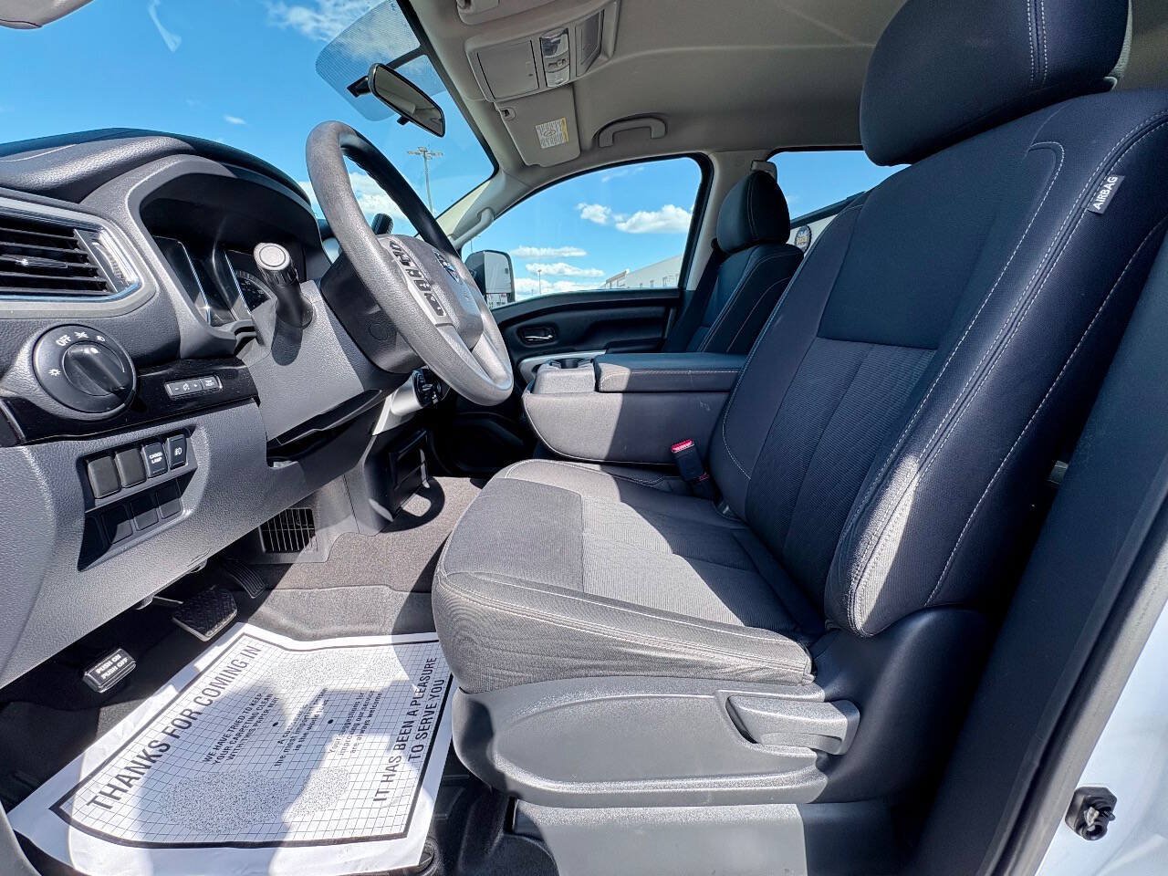 Used 2018 Nissan Titan SV AWD/4WD image 10