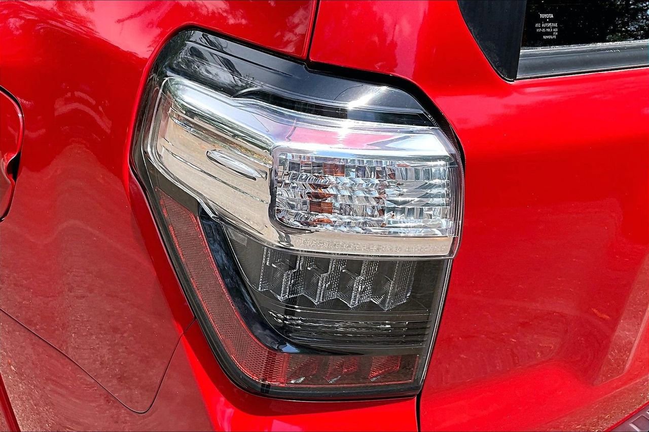 Used 2022 Toyota 4Runner SR5 AWD/4WD image 20