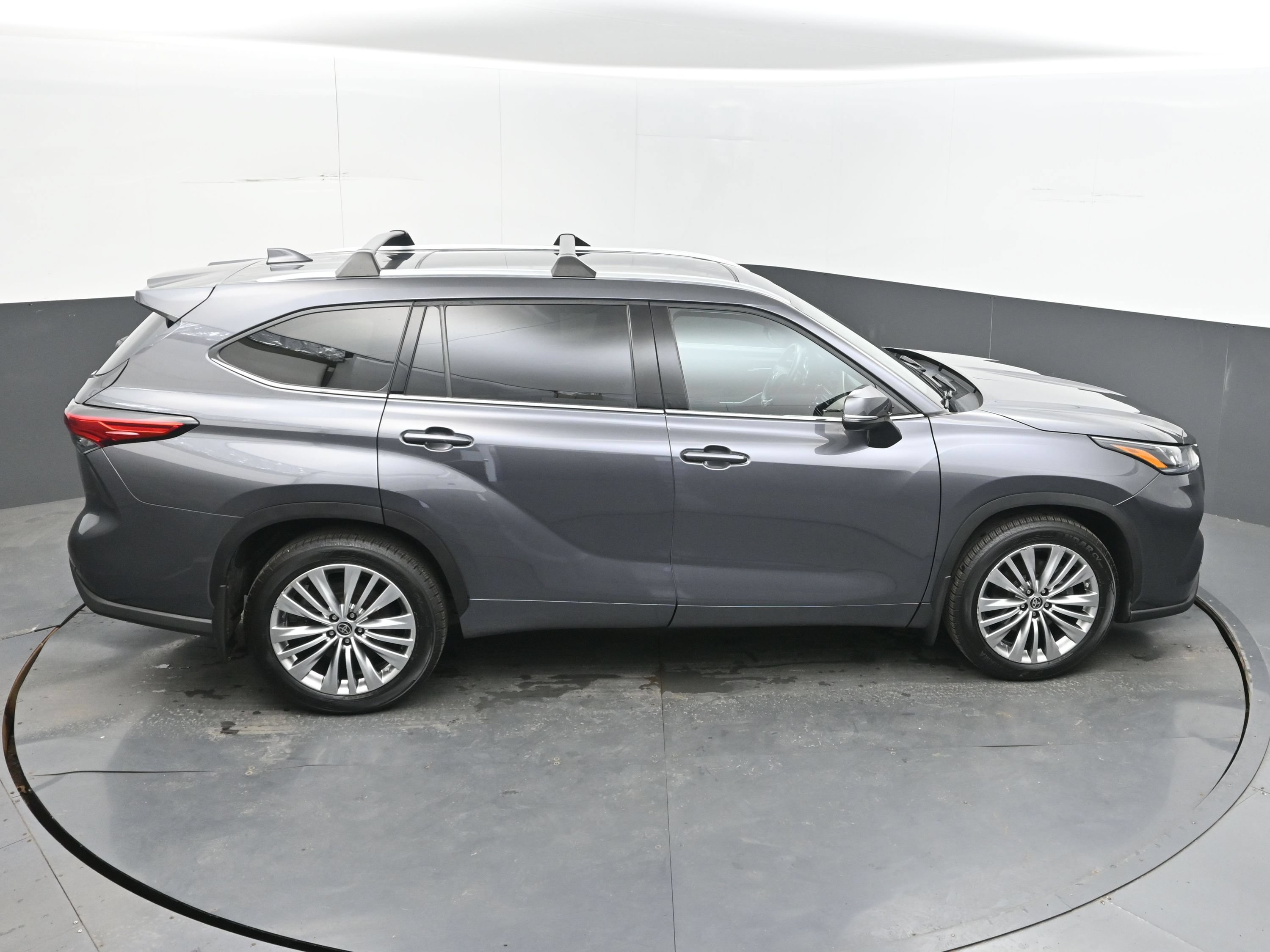 Used 2022 Toyota Highlander Platinum AWD/4WD image 36