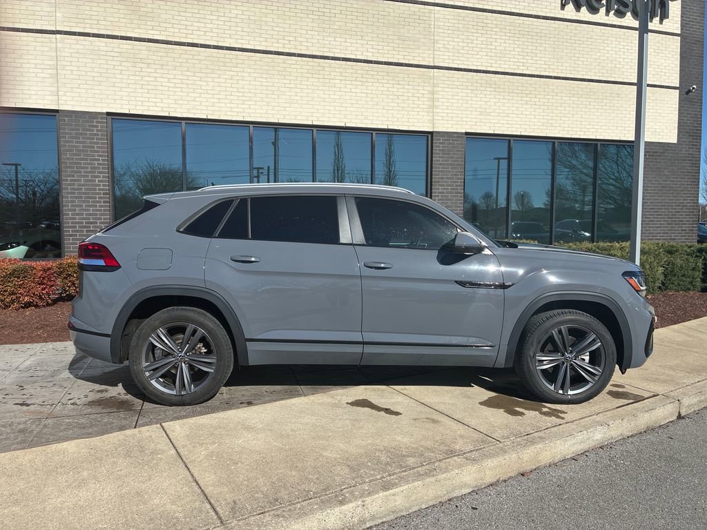 Used 2021 Volkswagen Atlas Cross Sport SE image 2