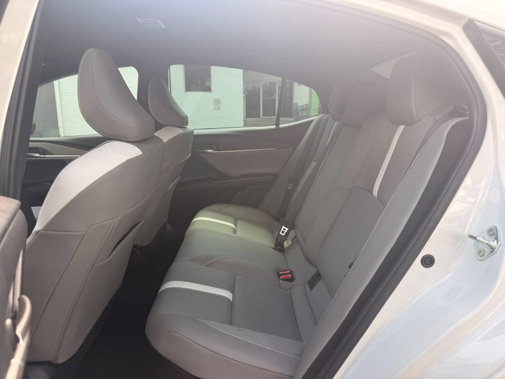Used 2025 Toyota Camry SE FWD image 13