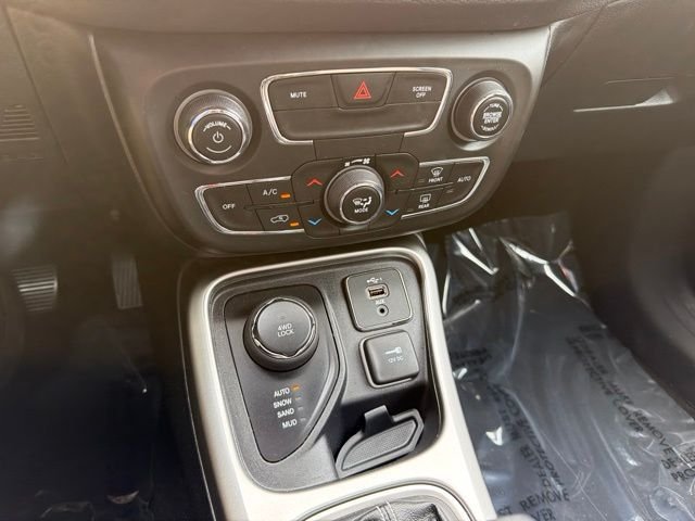 Used 2021 Jeep Compass Latitude AWD/4WD image 23