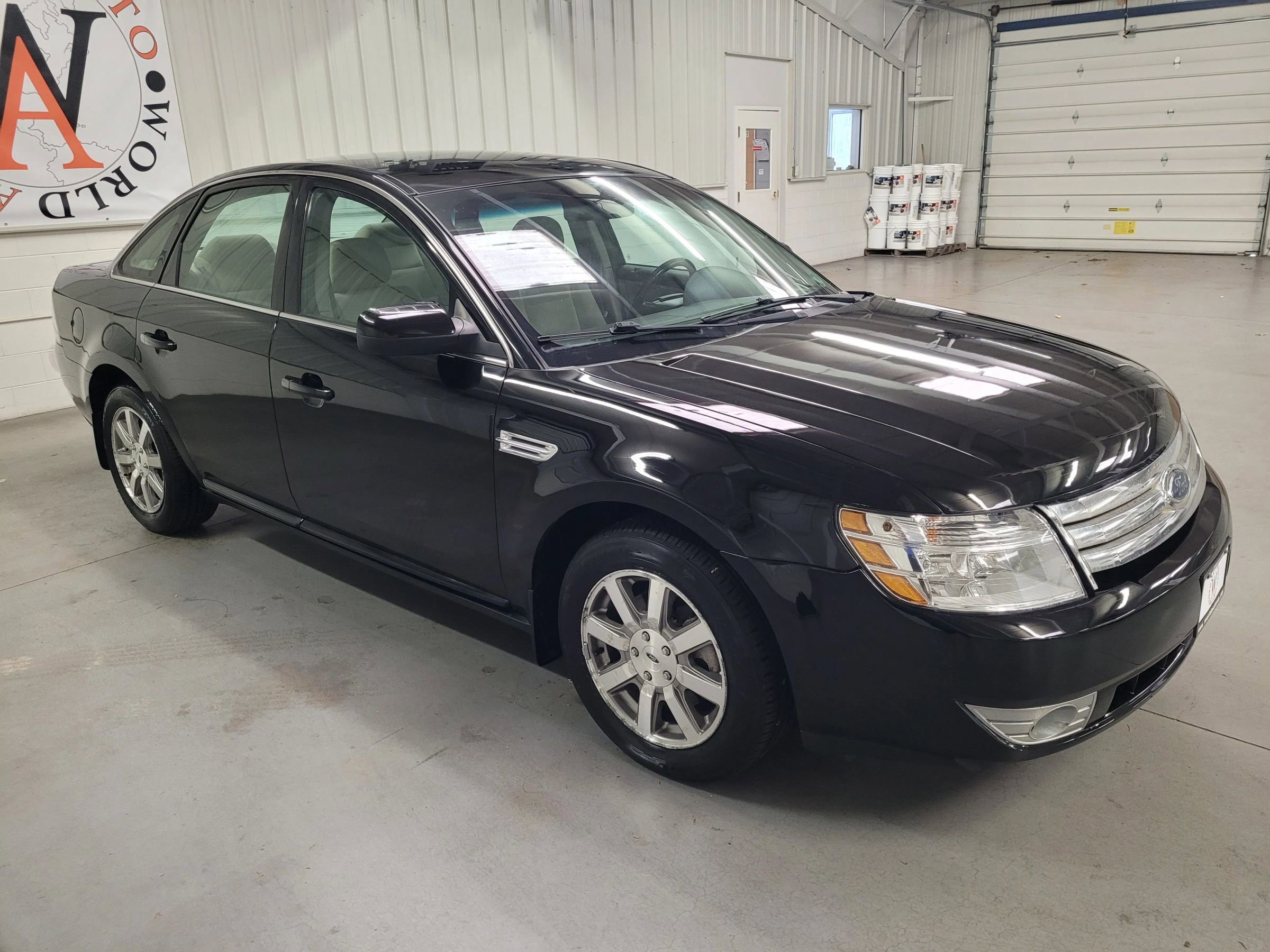 Used 2008 Ford Taurus SEL image 10