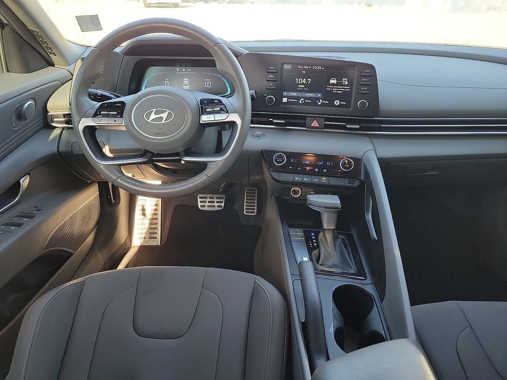 Used 2025 Hyundai Elantra Sport FWD image 9