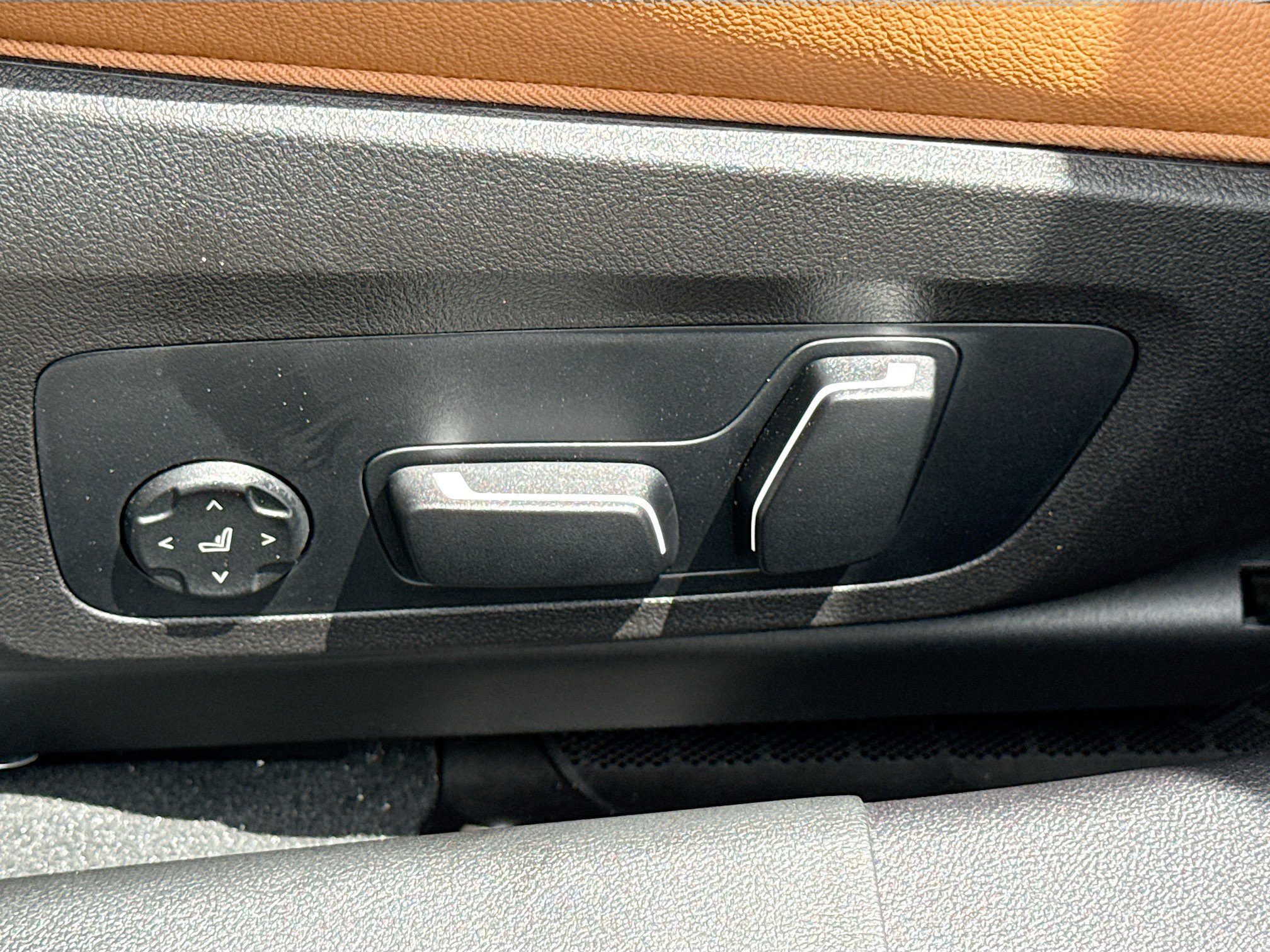 New 2026 BMW 330i Sedan w/ Convenience Package RWD image 25
