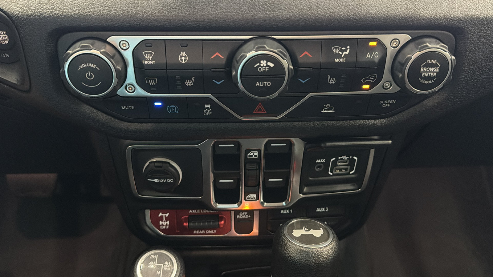Used 2024 Jeep Wrangler Unlimited AWD/4WD image 23