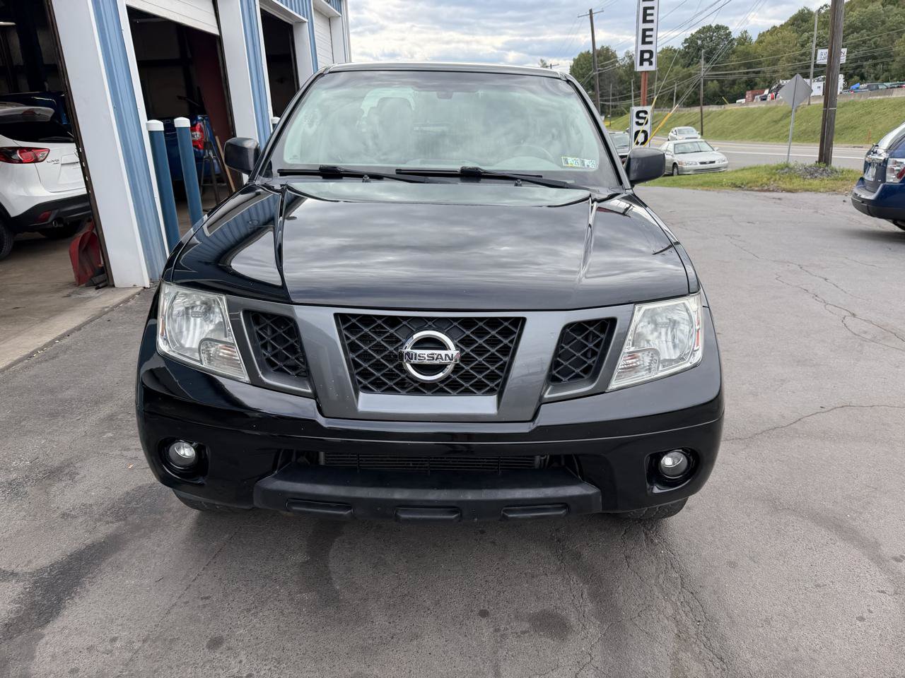 Used 2012 Nissan Frontier SV w/ Sport Appearance Pkg AWD/4WD image 2