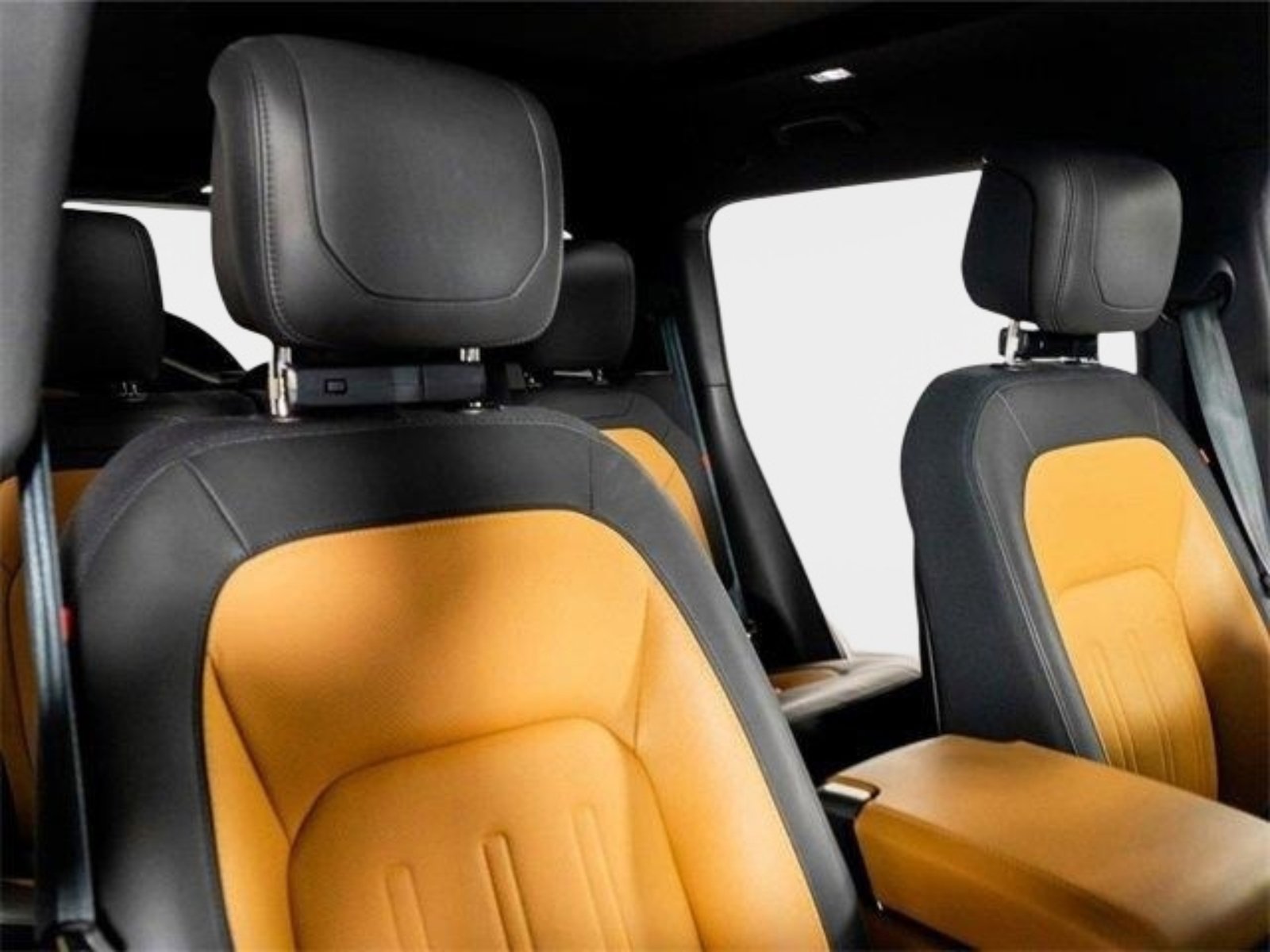 Used 2023 Land Rover Defender 130 X image 30