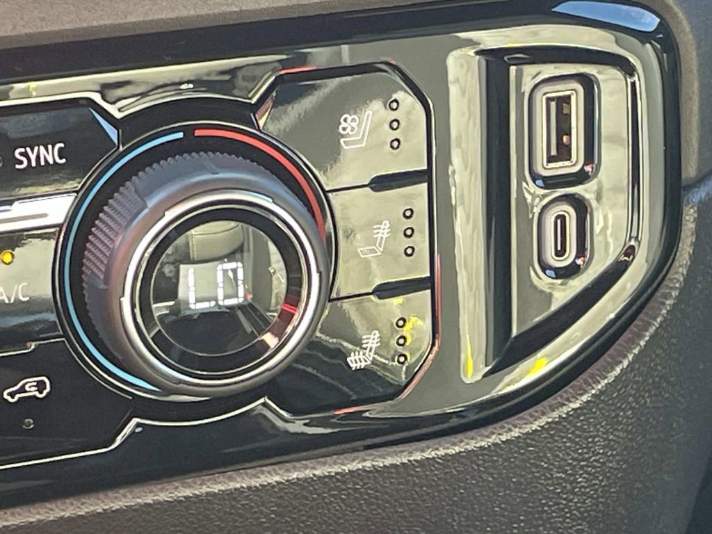 Used 2023 Chevrolet Silverado 1500 ZR2 image 24