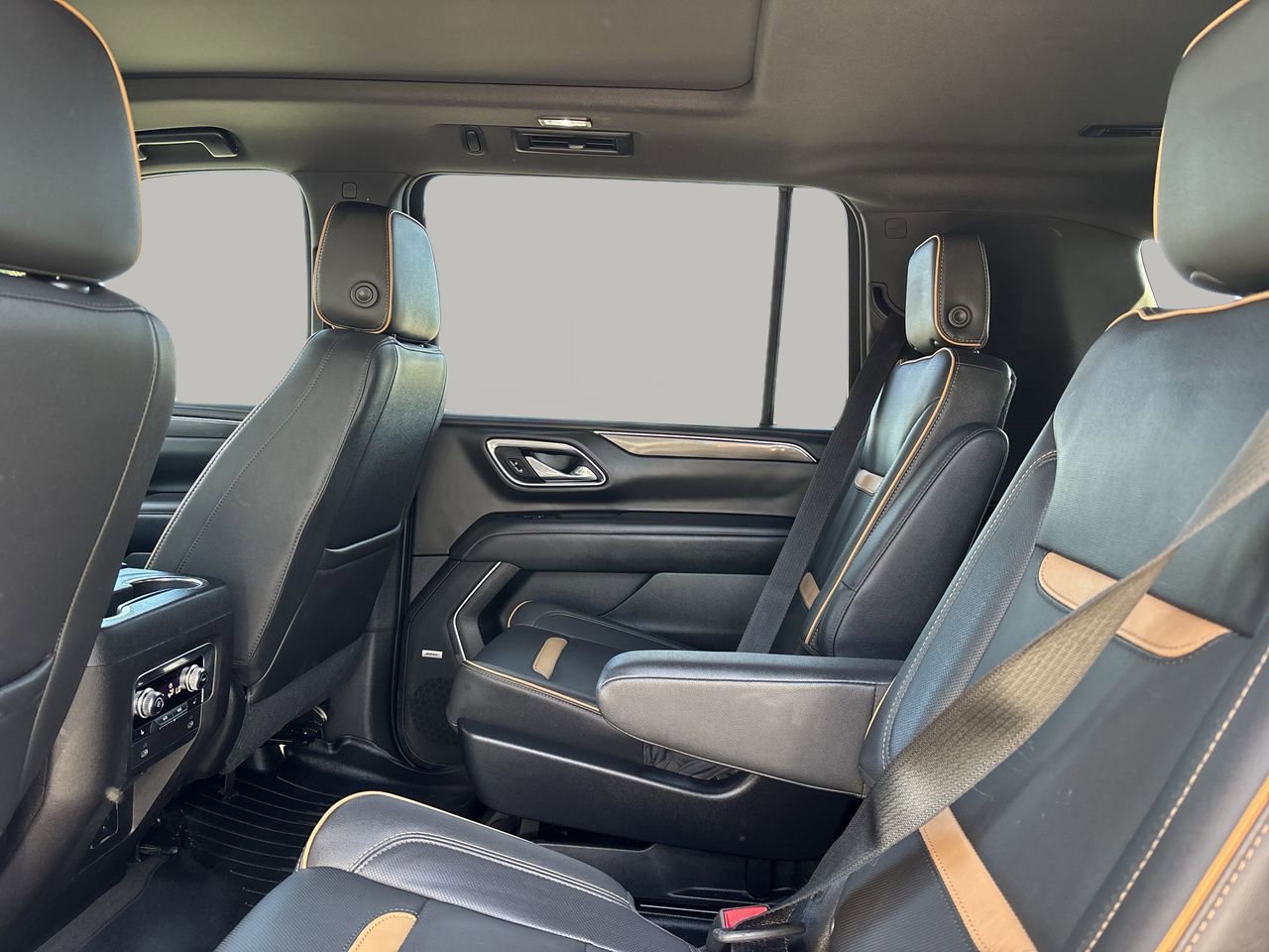 Used 2021 GMC Yukon XL AT4 w/ Technology Package image 16