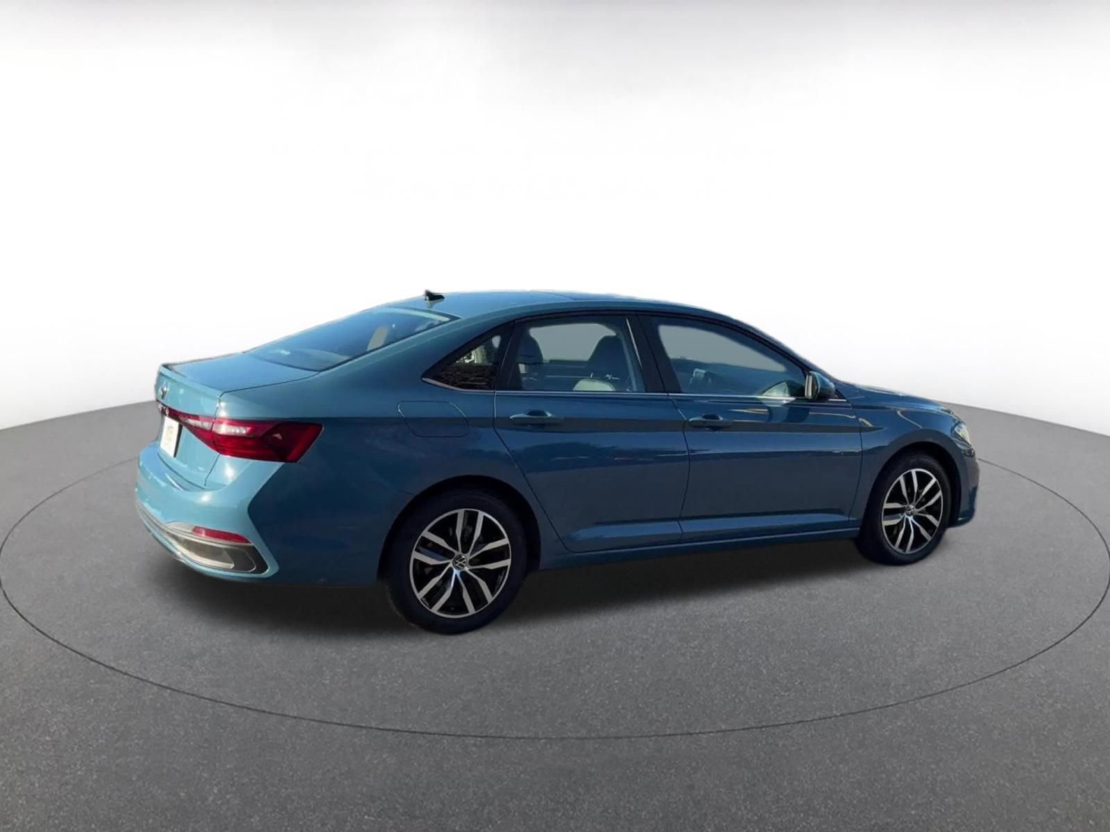 Used 2025 Volkswagen Jetta SE image 15