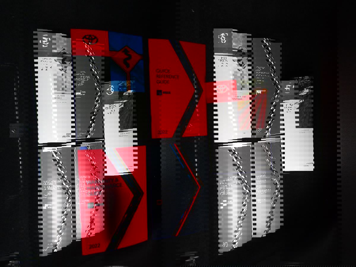 Used 2022 Toyota Prius LE image 30