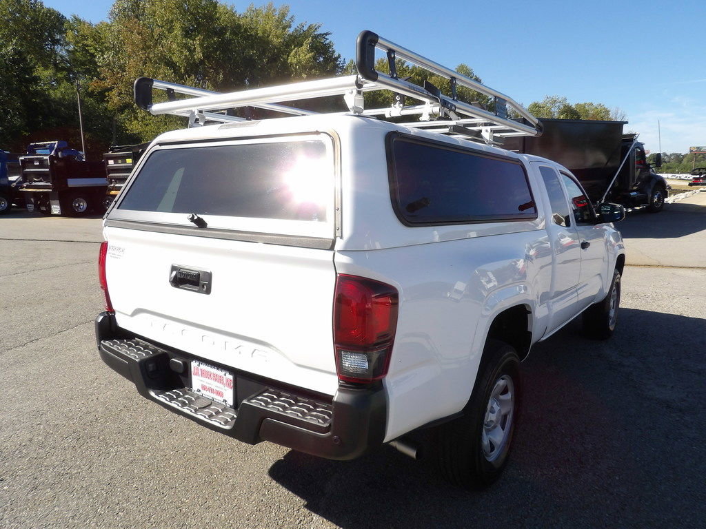 Used 2022 Toyota Tacoma SR image 7