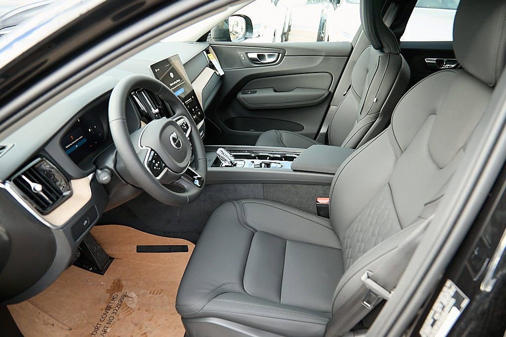 New 2026 Volvo XC60 B5 Plus w/ Protection Package Premier image 18