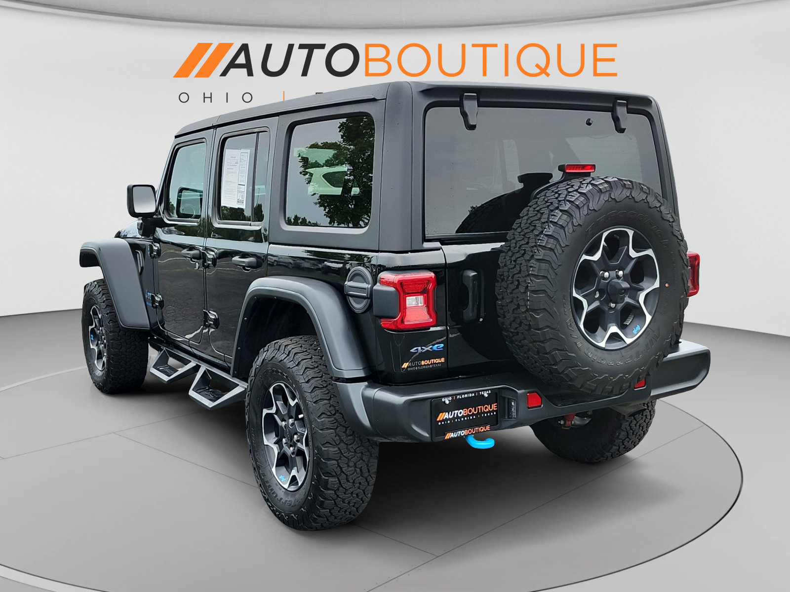 Used 2023 Jeep Wrangler Unlimited Rubicon 4xe w/ Cold Weather Group AWD/4WD image 3
