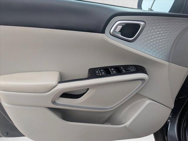 Used 2023 Kia Soul LX FWD image 10