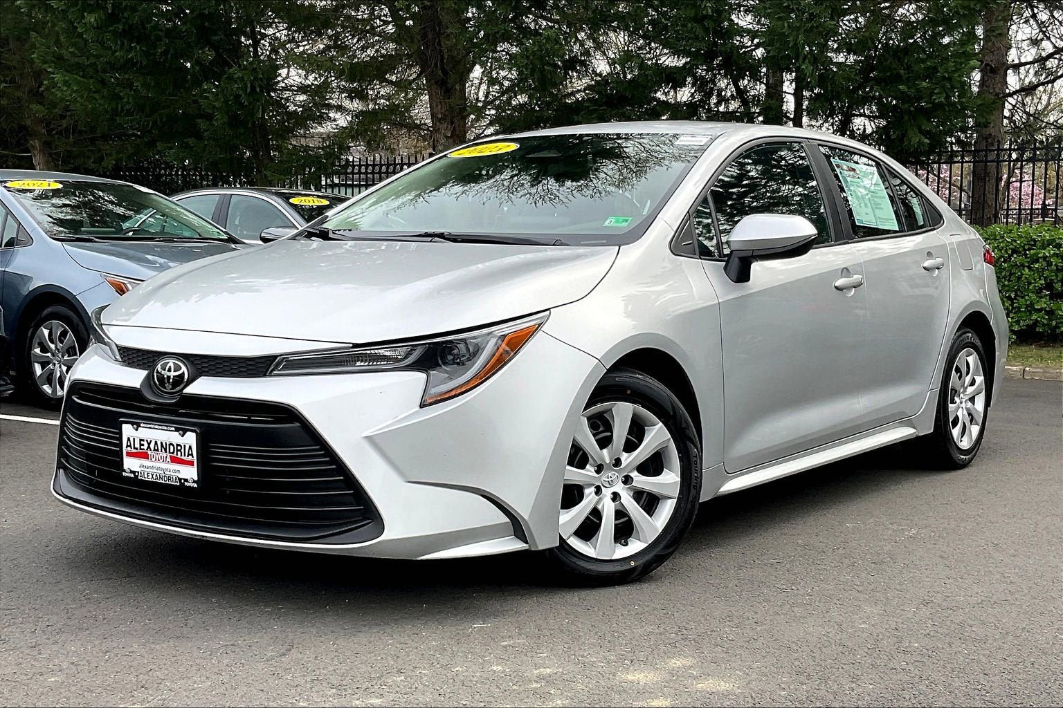 Used 2023 Toyota Corolla LE FWD image 1
