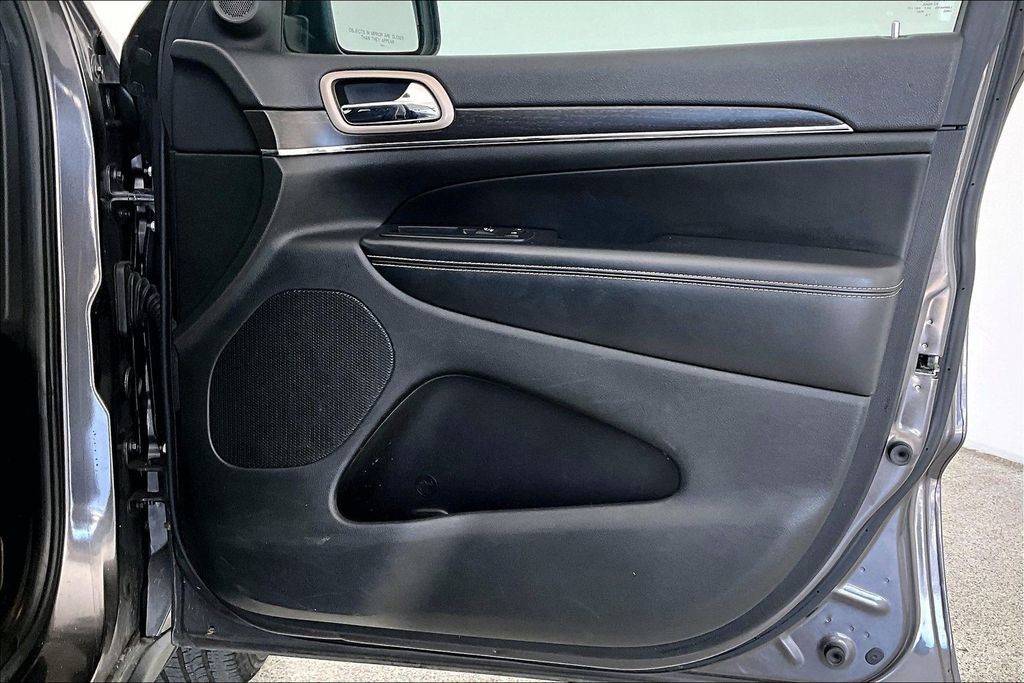 Used 2015 Jeep Grand Cherokee Limited image 25