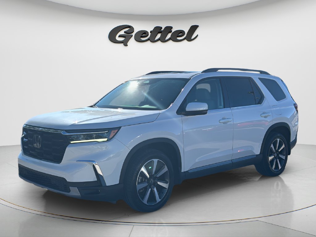 Used 2024 Honda Pilot Touring image 1