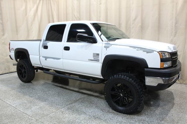 Used 2006 Chevrolet Silverado 2500 W/T w/ Heavy-Duty Power Package image 2