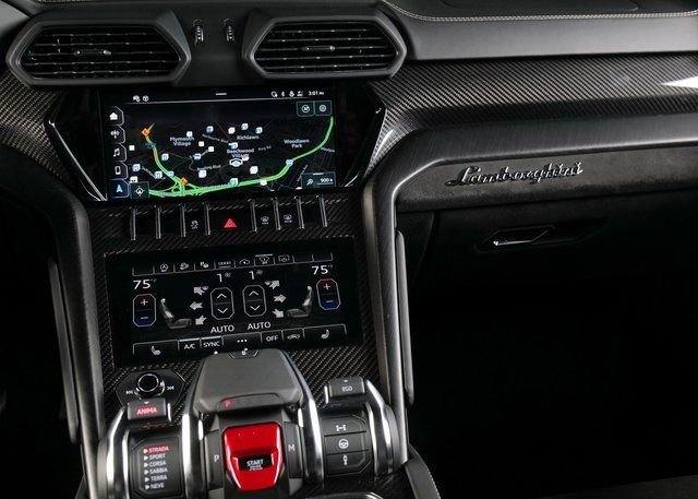 Used 2022 Lamborghini Urus image 19