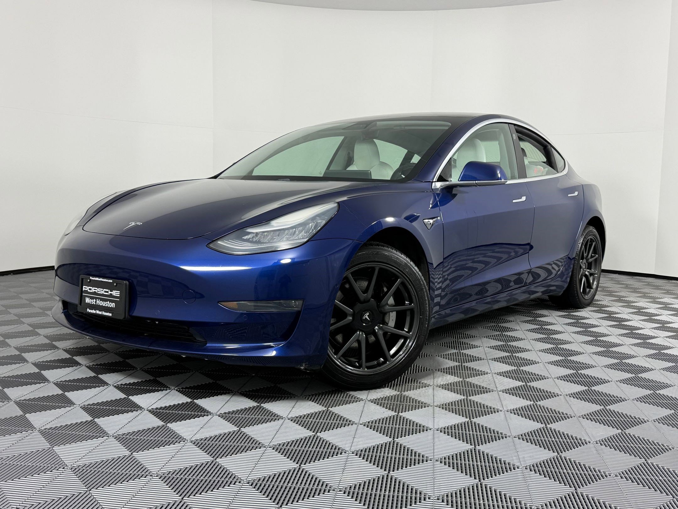 Used 2019 Tesla Model 3 Mid Range