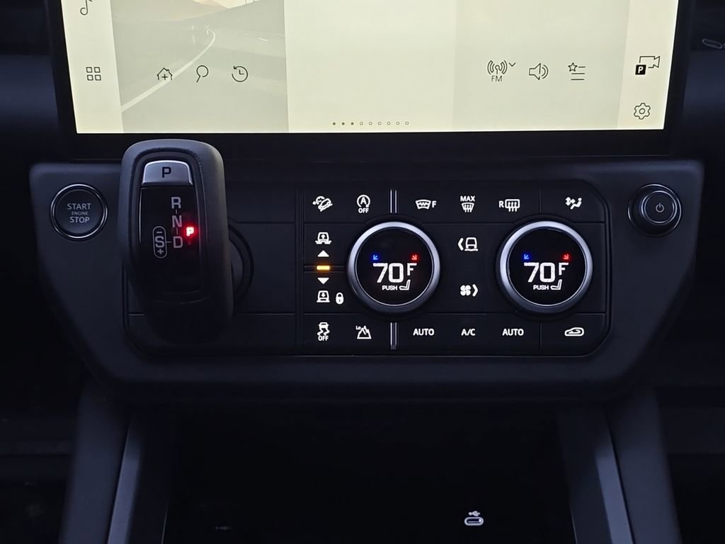 New 2026 Land Rover Defender 130 X-Dynamic SE AWD/4WD image 21