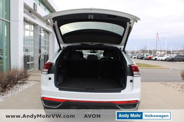 Used 2020 Volkswagen Atlas Cross Sport SE w/ Towing Package image 12