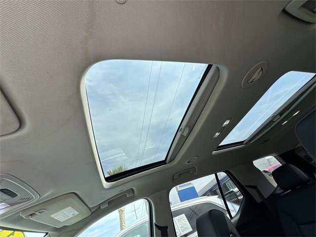 Used 2021 Chevrolet Traverse LT w/ LT Premium Package image 27