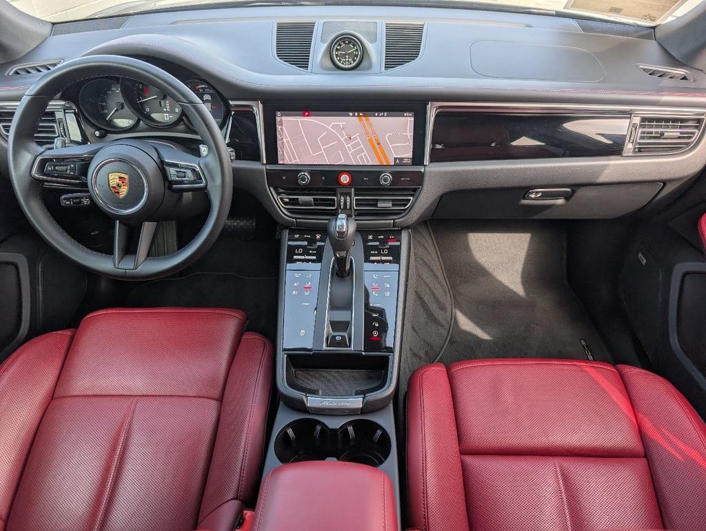 Certified 2024 Porsche Macan AWD/4WD image 6