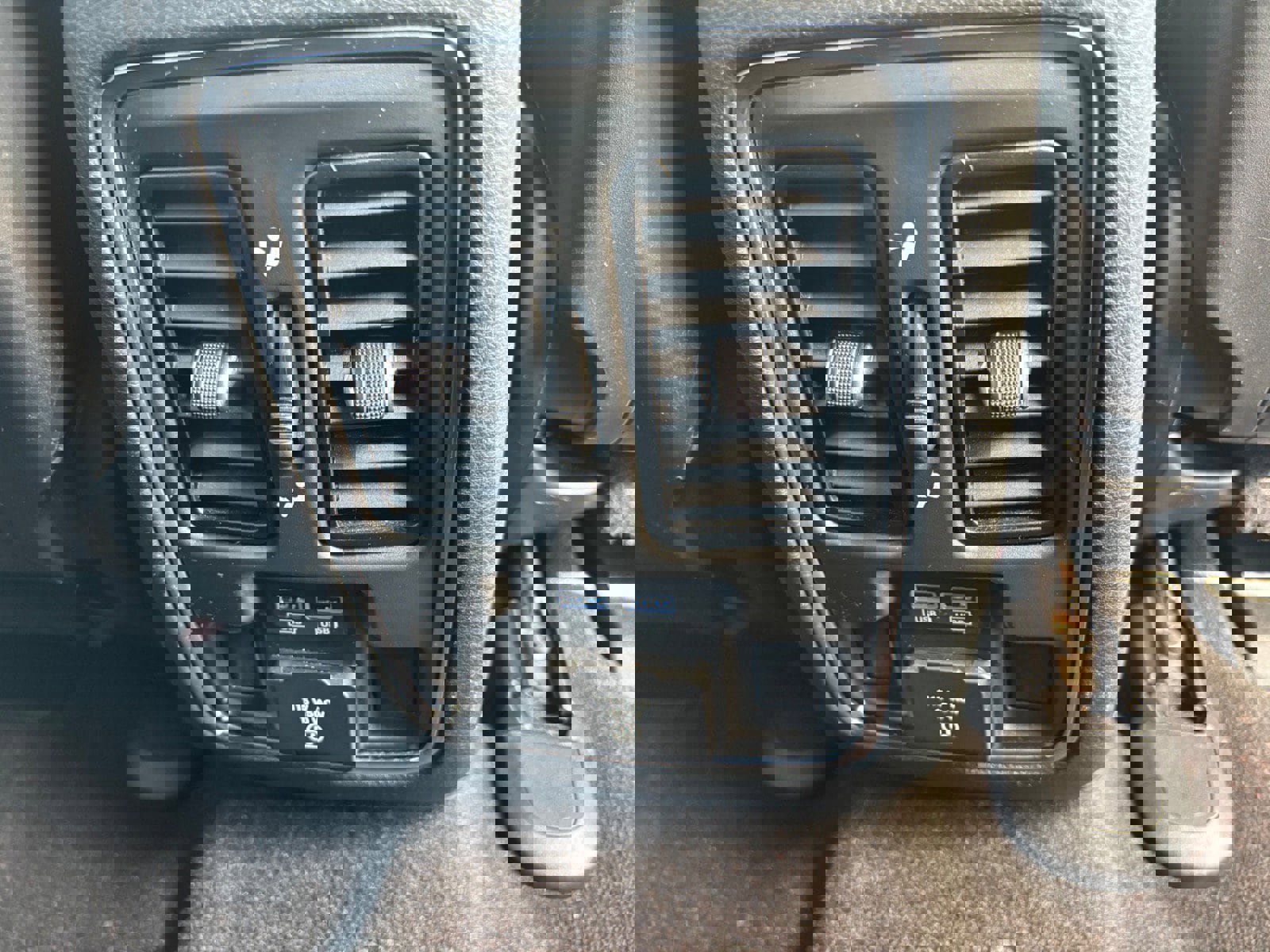 Used 2022 Jeep Grand Cherokee Limited image 21