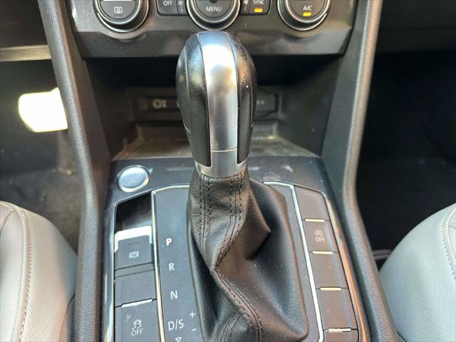 Used 2018 Volkswagen Tiguan SE AWD/4WD image 26