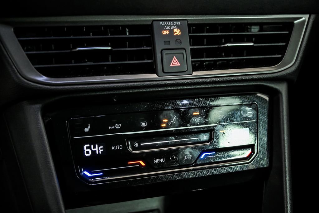 Used 2025 Volkswagen Taos SE AWD/4WD image 22