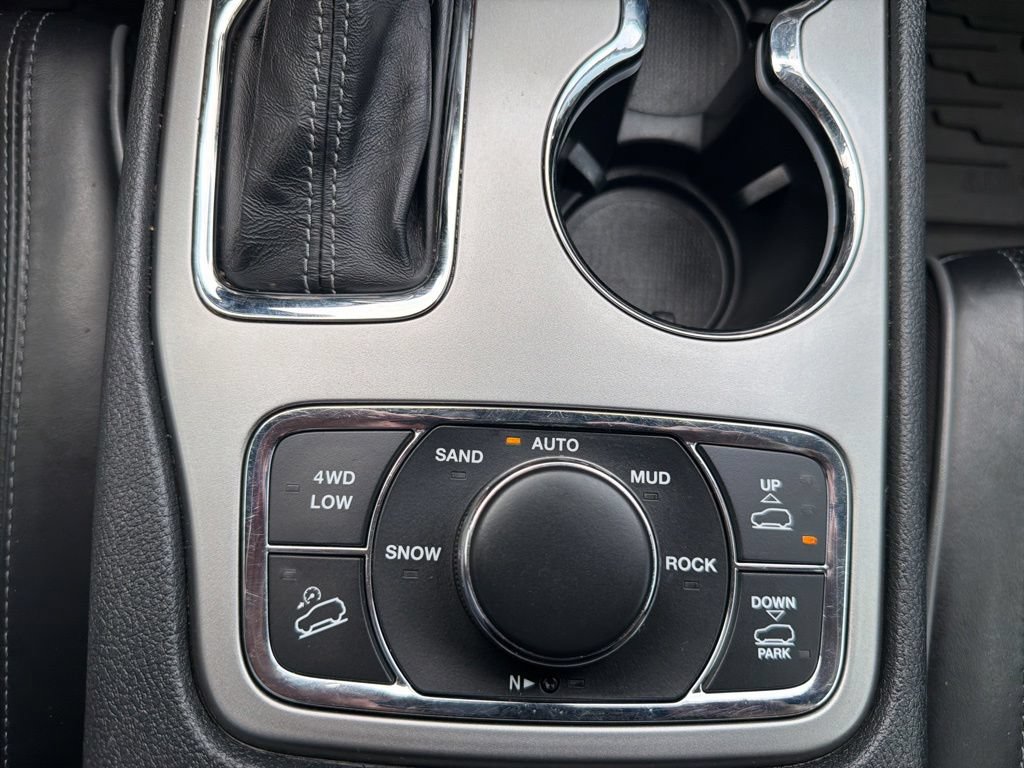 Used 2020 Jeep Grand Cherokee Overland AWD/4WD image 45