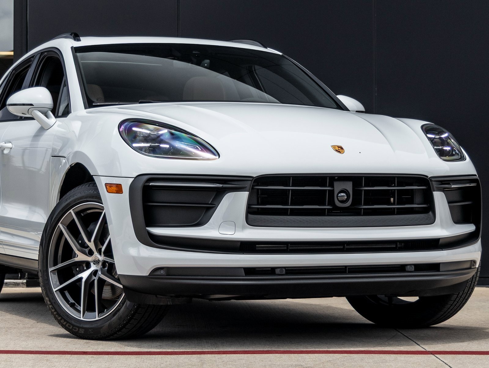 Used 2025 Porsche Macan image 6