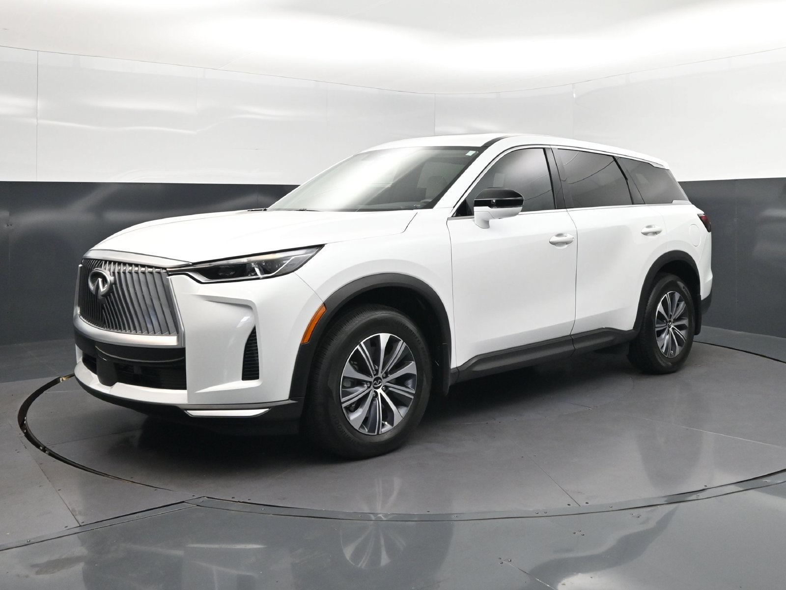 Used 2026 INFINITI QX60 Pure w/ Cargo Package FWD image 3