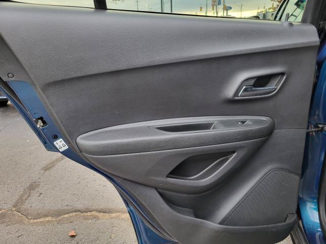 Used 2020 Chevrolet Trax LT FWD image 23