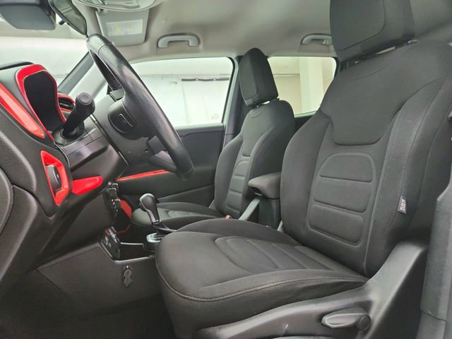Used 2019 Jeep Renegade Latitude w/ Cold Weather Group image 10