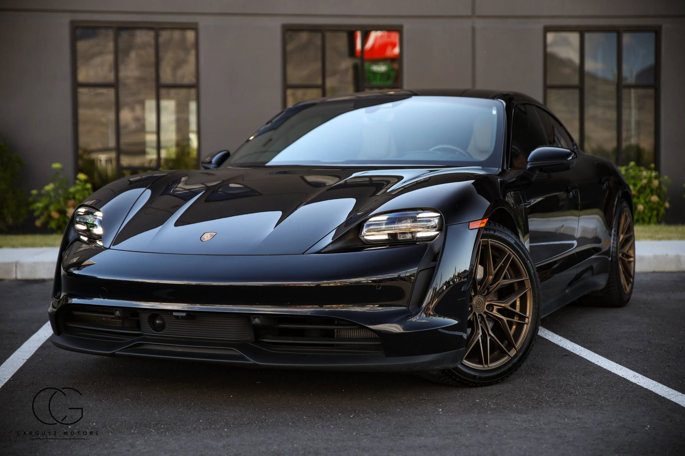 Used 2022 Porsche Taycan 4S AWD/4WD image 2