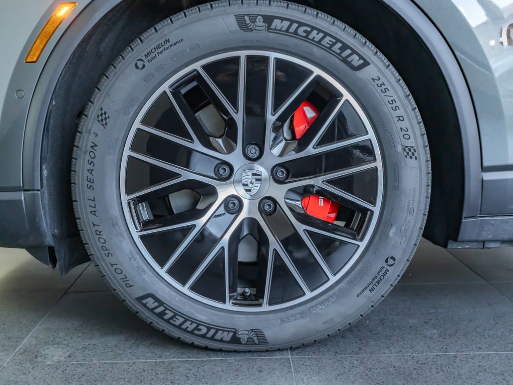Certified 2025 Porsche Macan 4S Electric AWD/4WD image 11