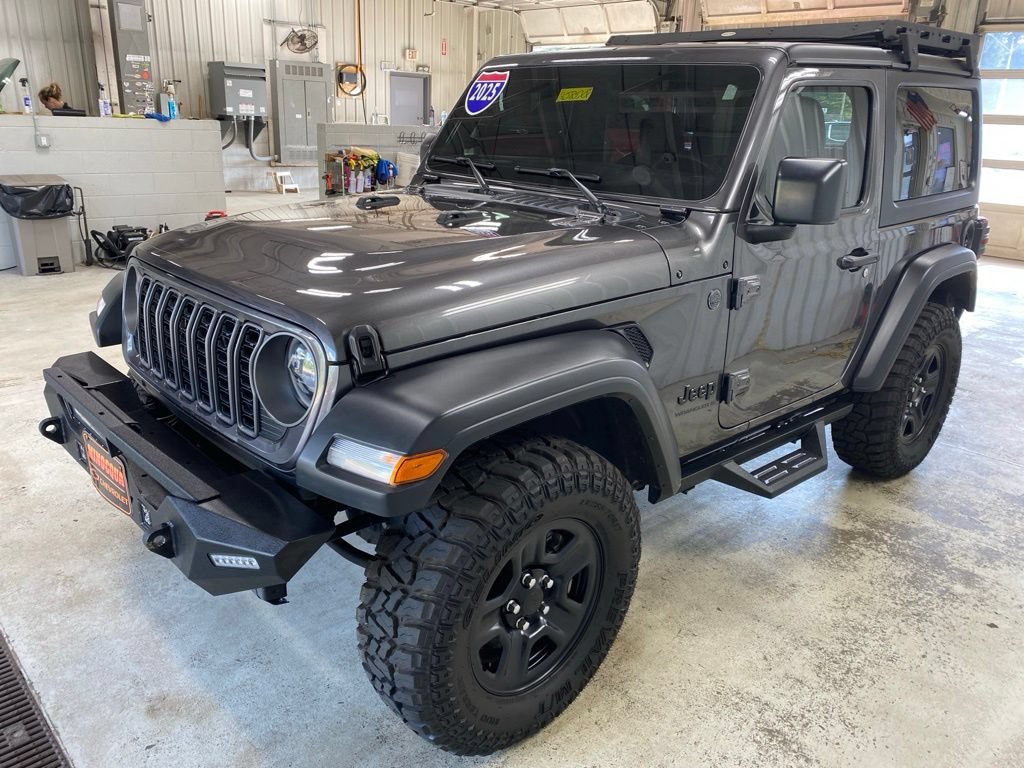 Used 2025 Jeep Wrangler Sport AWD/4WD image 7