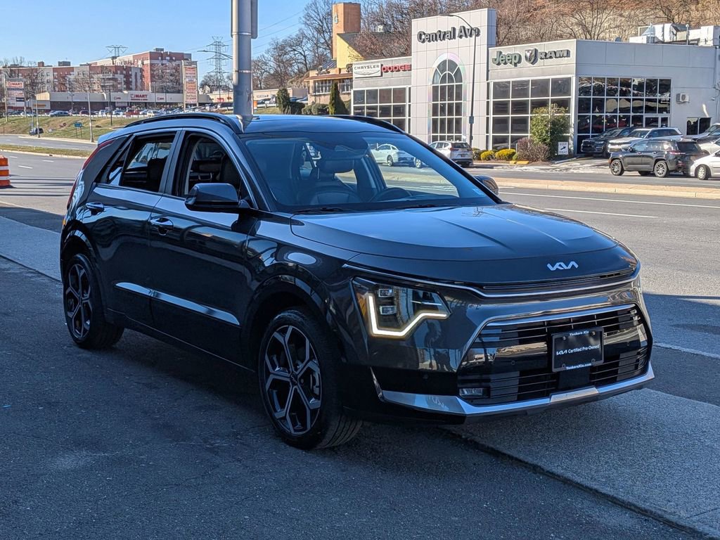 Certified 2024 Kia Niro SX Touring image 4