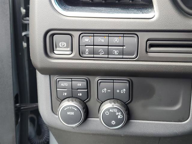 Used 2024 Chevrolet Suburban Z71 w/ Luxury Package image 60